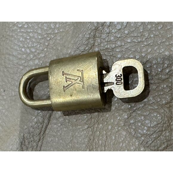Louis Vuitton Vintage Brass PadLock & Key Lock & Key Authentic #300 - Picture 4 of 4